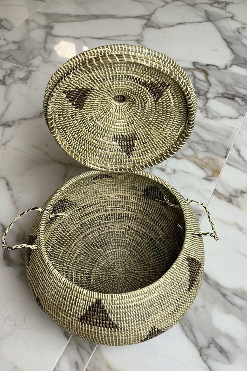Panier CANARI_A9 Triangles en Fibre Naturelle – Une Pièce Artisanale aux Motifs Géométriques Élégants