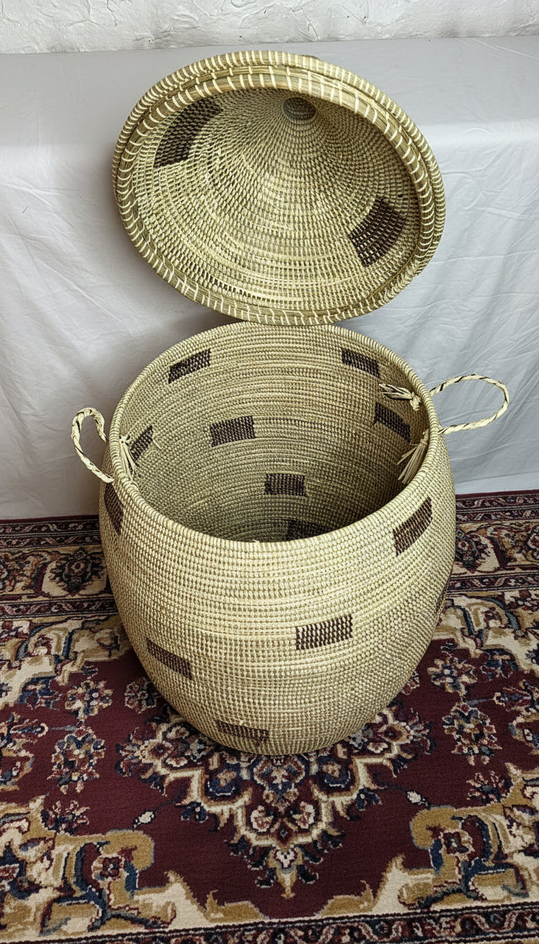 Panier en paille tissé avec amour et patience par de braves femme Sénégalaise