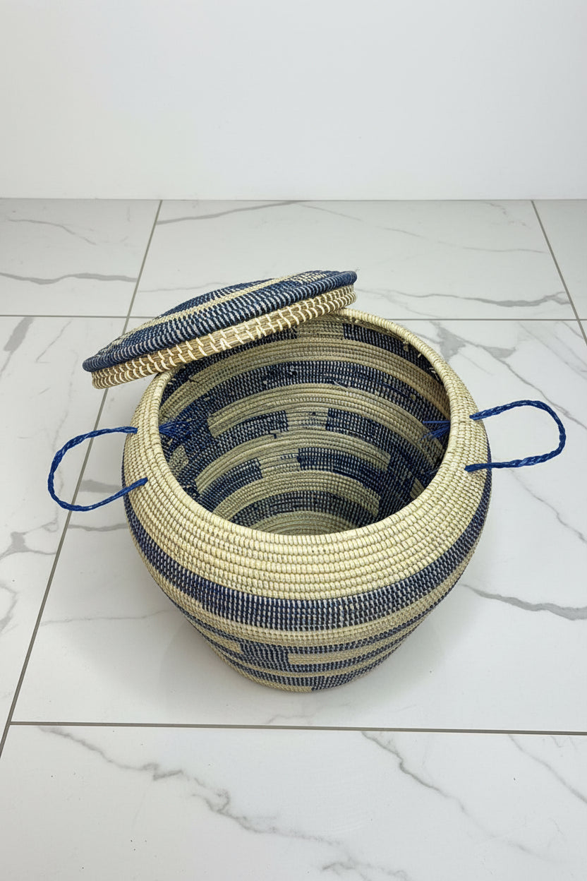 Magnifique panier en paille fait main idéal pour le rangement et la décoration