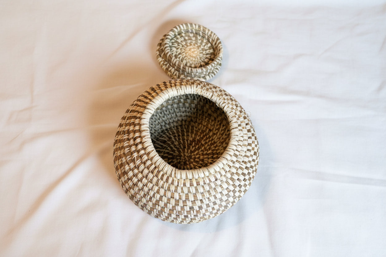 Panier en paille tressé idéal pour vos petits rangements