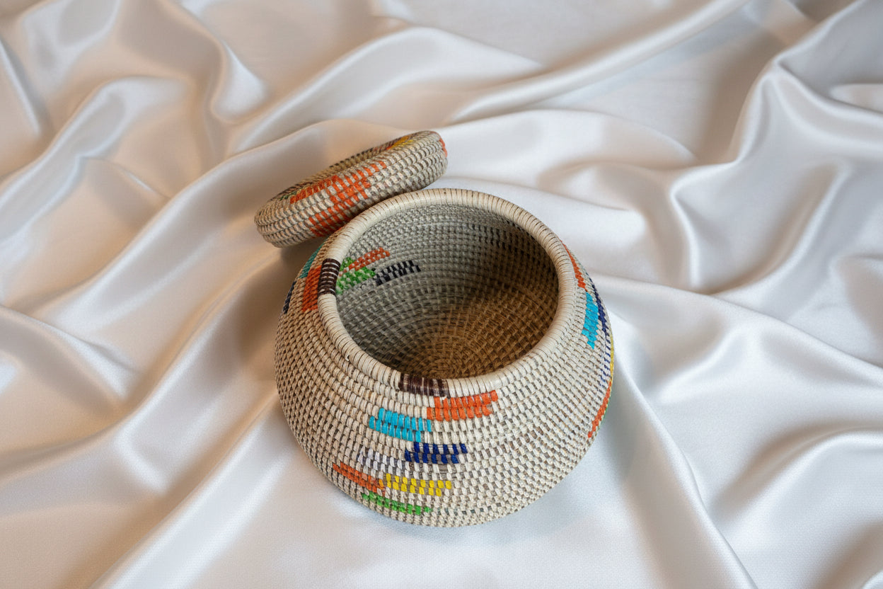 Panier en paille tissé à la main idéal pour vos petits rangements