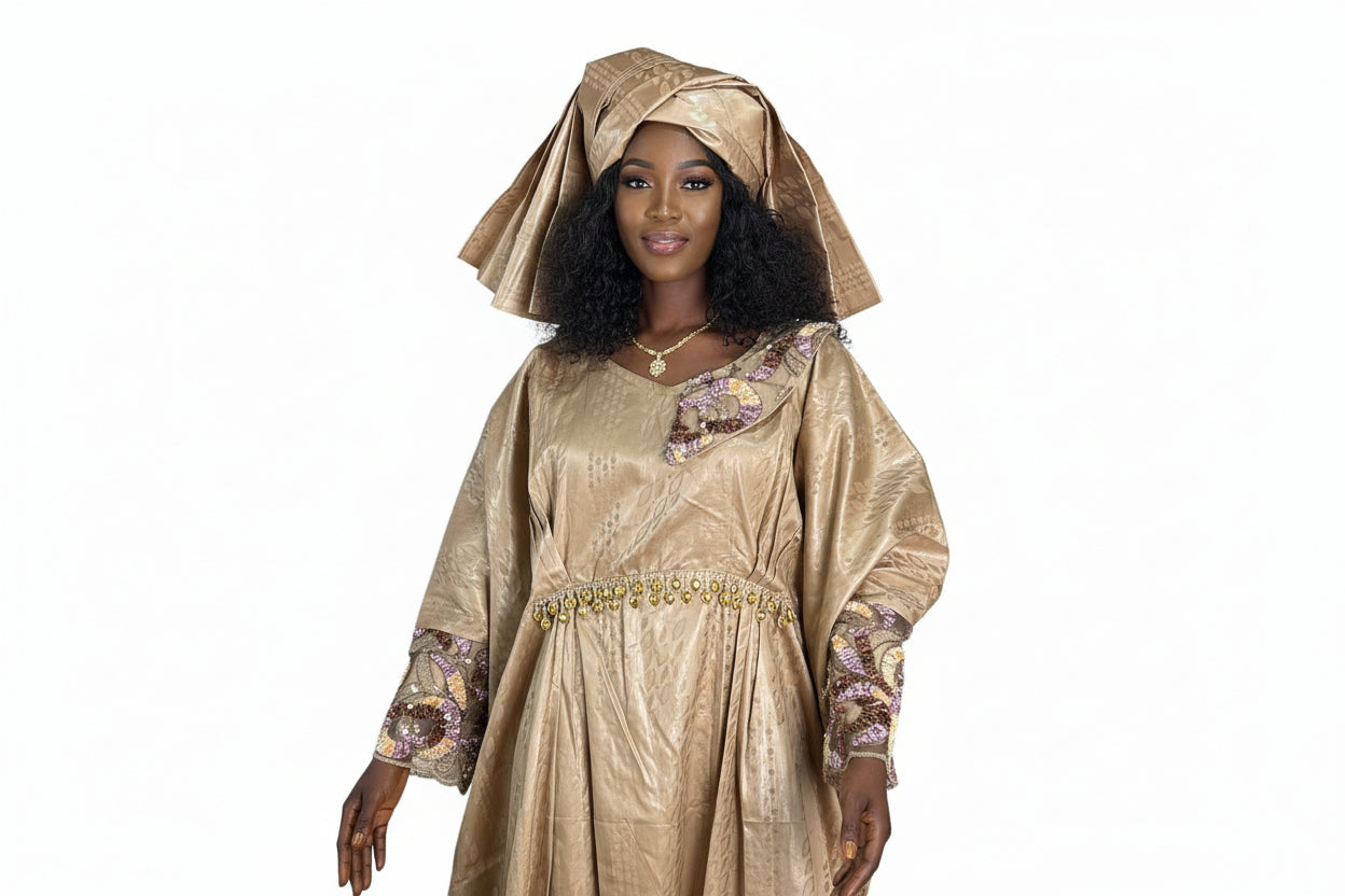 Grand boubou femme en bazin patché avec de la tulle pailletée, idéal pour vos cérémonies
