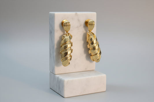 Des boucles d'oreilles en plaqué Or, originale qualité