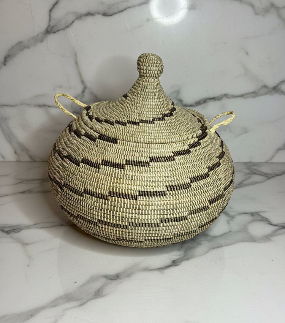 Panier CANARI_A4 Arabesque en Fibre Naturelle – Une Pièce Artisanale aux Motifs Raffinés