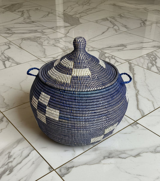 Panier Modèle CANARI_A10 Bleu en Fibre Naturelle – Une Pièce Artisanale Élégante Rehaussée de Bleu