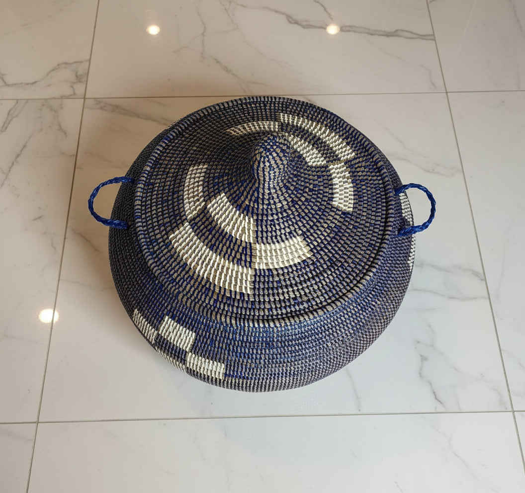 Panier Modèle CANARI_A10 Bleu en Fibre Naturelle – Une Pièce Artisanale Élégante Rehaussée de Bleu