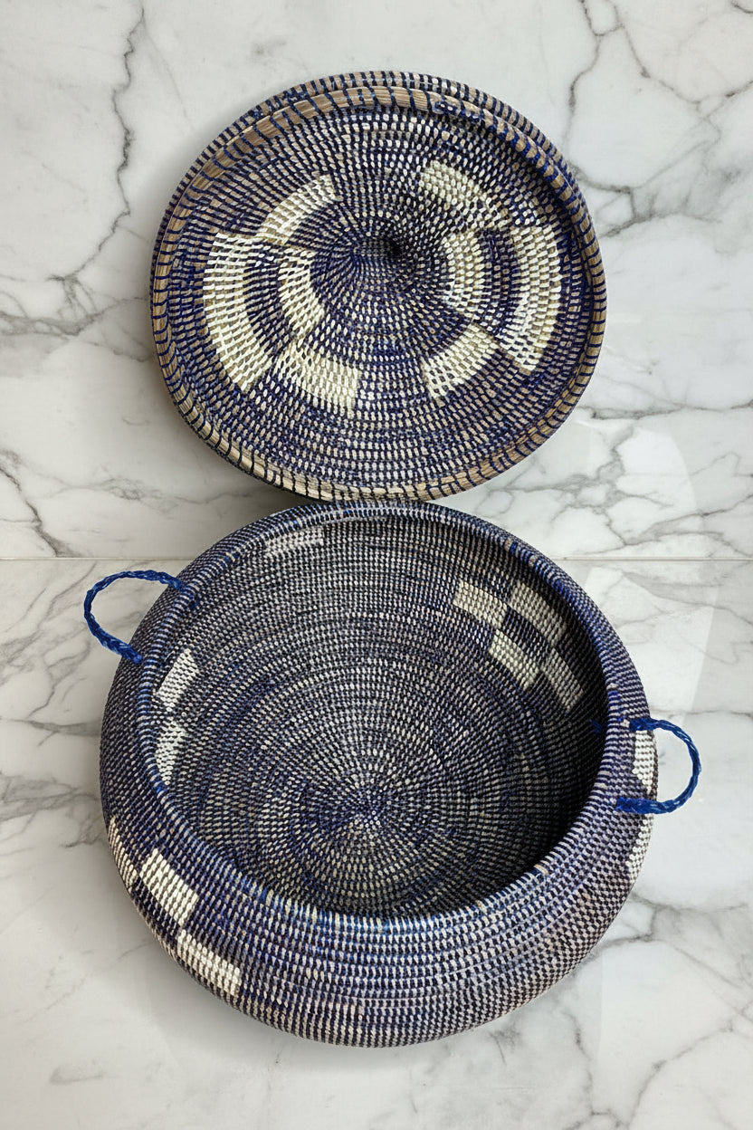 Panier Modèle CANARI_A10 Bleu en Fibre Naturelle – Une Pièce Artisanale Élégante Rehaussée de Bleu