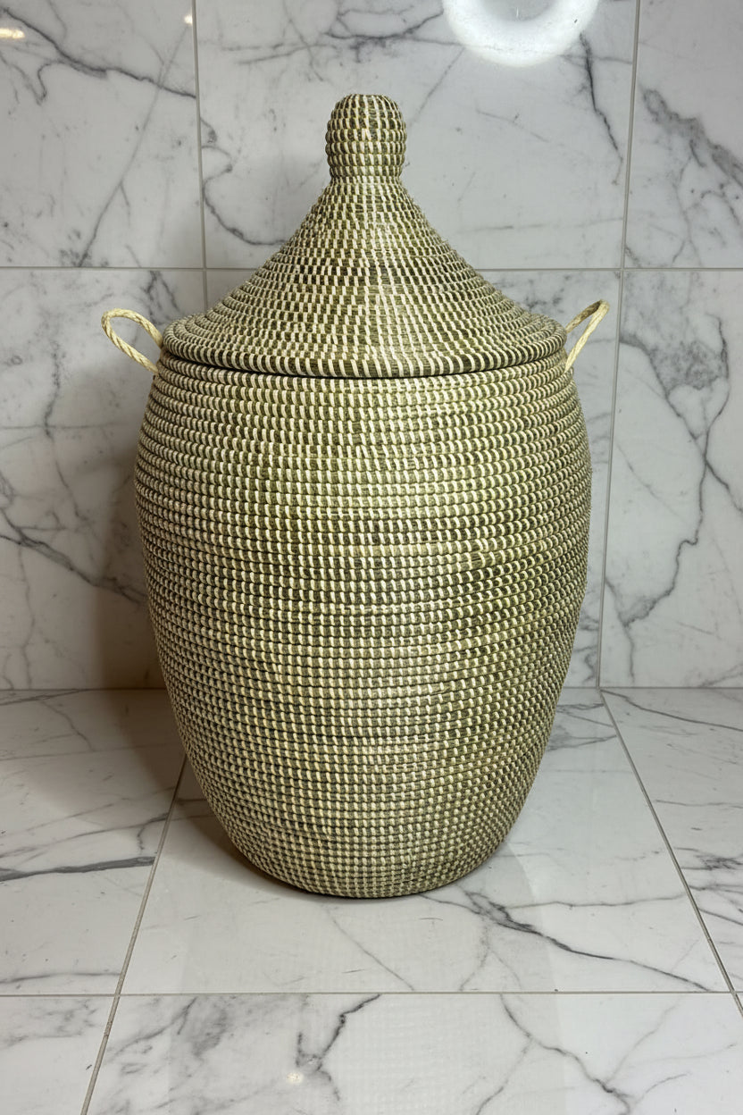 Panier en paille fait main durable et authentique venant du Sénégal