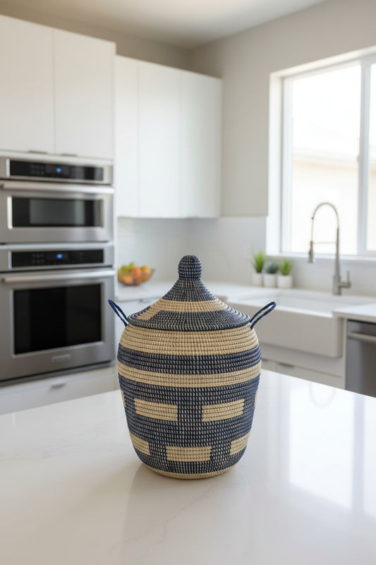 Magnifique panier en paille fait main idéal pour le rangement et la décoration