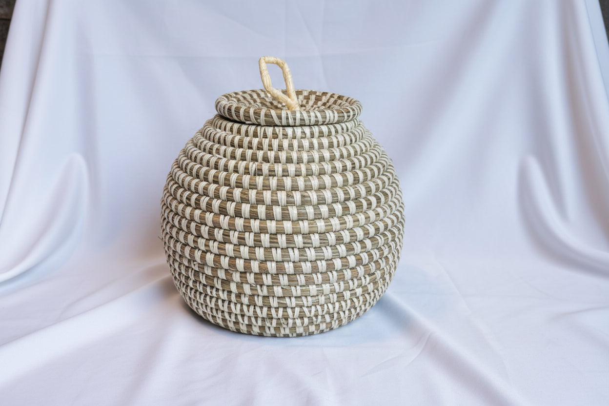 Panier en paille tressé idéal pour vos petits rangements