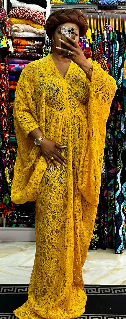 Robe tendance en dentelle très doux au porté et idéale pour vous sublimez lors de vos cérémonies