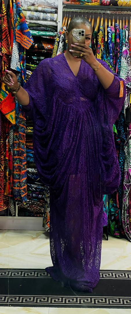 Robe tendance en dentelle très doux au porté et idéale pour vous sublimez lors de vos cérémonies