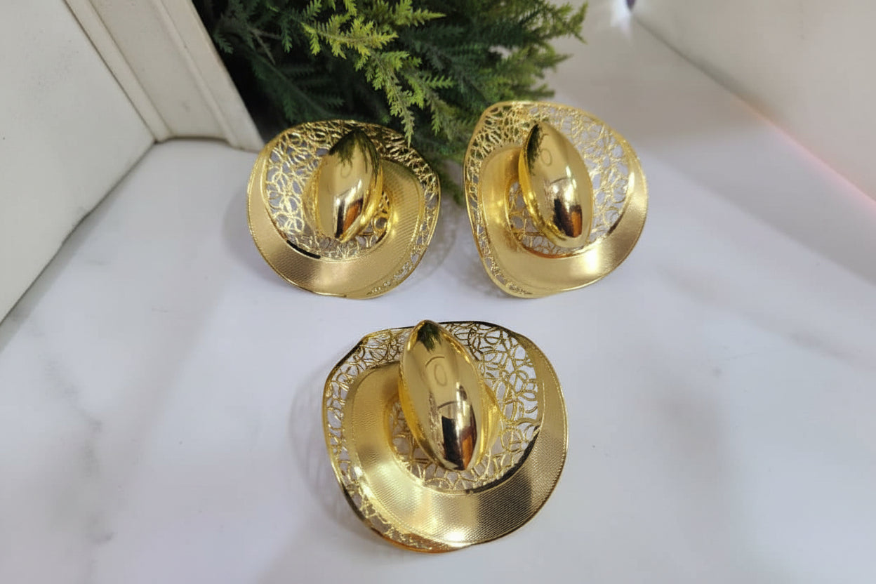 Parure de bijoux en plaqué or composée de boucles d'oreilles et un pendentif pour femme