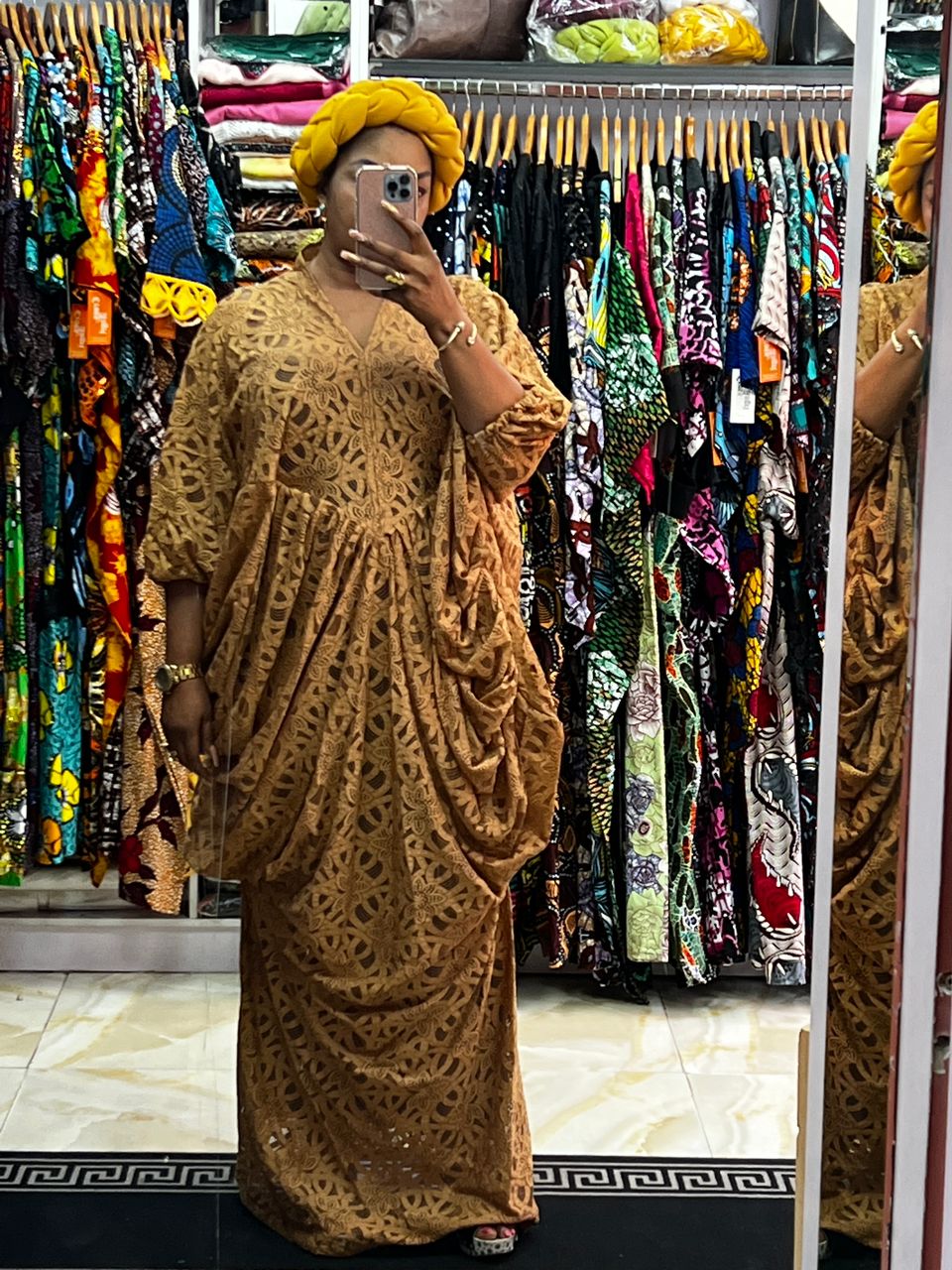 Robe tendance en dentelle très doux au porté et idéale pour vous sublimez lors de vos cérémonies
