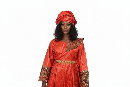 Grand boubou femme en bazin patché avec de la tulle pailletée, idéal pour vos cérémonies
