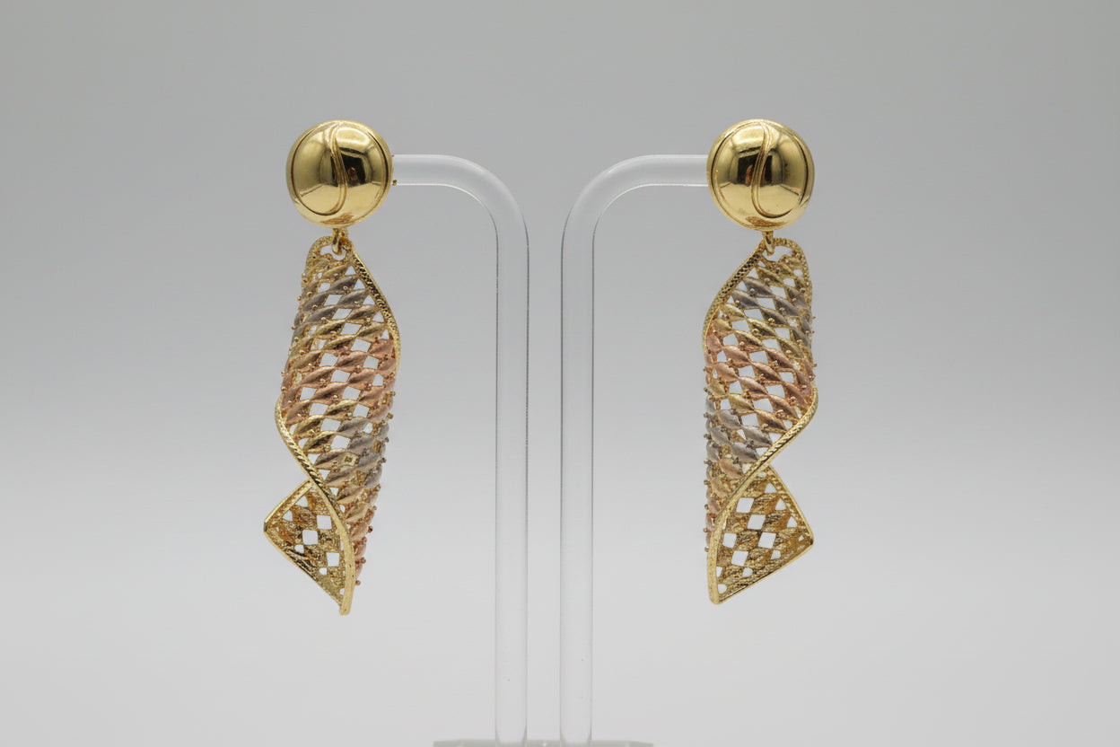 Des boucles d'oreilles en plaqué Or, originale qualité